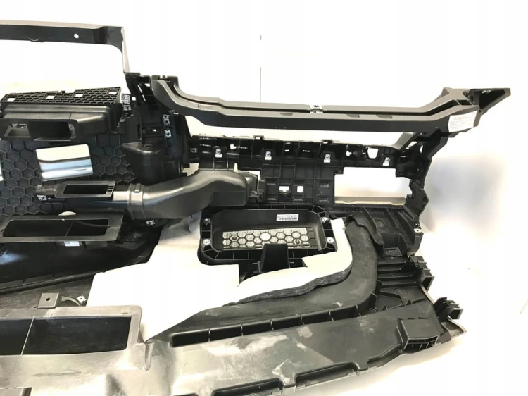 VW TOUAREG III 3 DESKA KOKPIT KONSOLA ROZDZIELCZA HEAD-UP BRĄZOWA