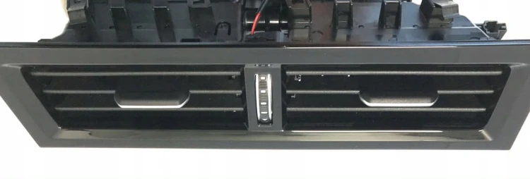 VW TOUAREG III 3 KRATKA NAWIEWU ŚRODKOWA 761858417