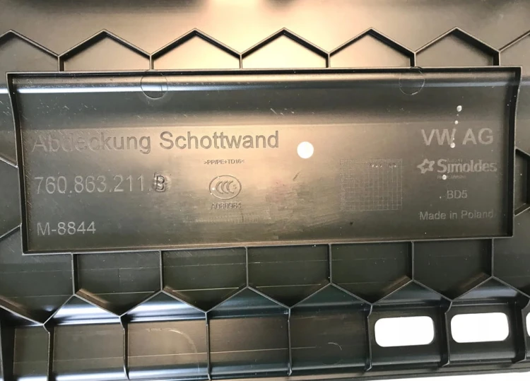 VW TOUAREG III 760 ZAŚLEPKA BAGAŻNIKA 760863211B