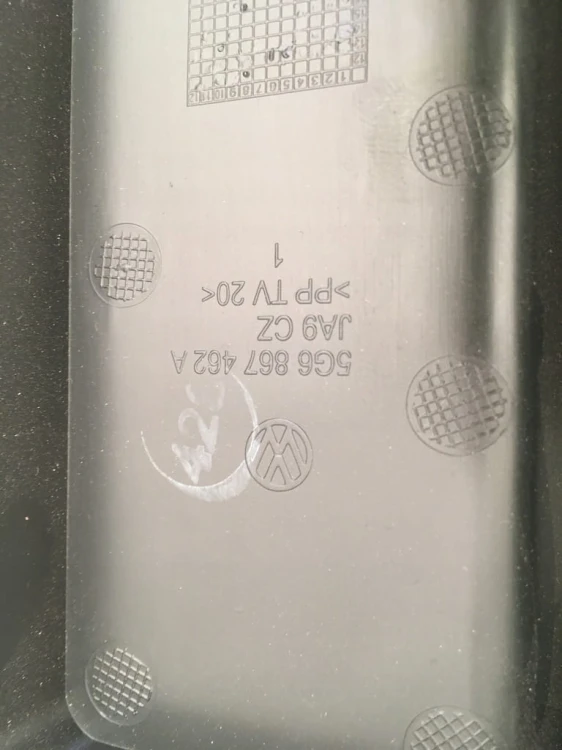 GOLF7 OSŁONA BOCZEK TAPICERKI BAGAŻNIKA 5G6867462A