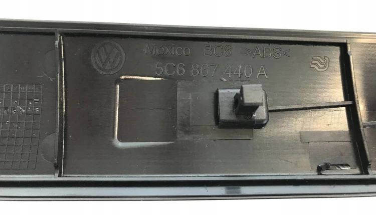 VW JETTA LISTWA DEKOR DRZWI PRAWY PRZÓD 5C6867440A