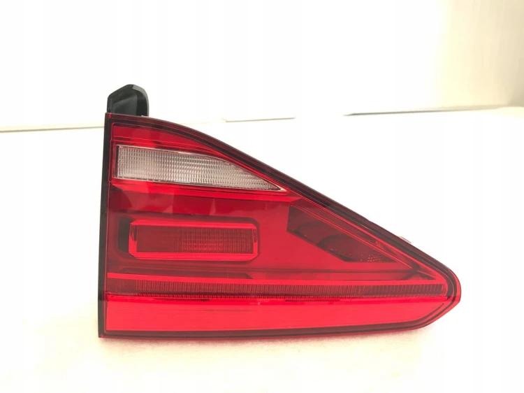 VW TOURAN 5TA945094D LAMPA LED TYŁ PRAWA KLAPA