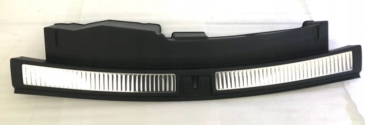 VW TOUAREG III OSŁONA PROGU BAGAŻNIKA 760863459A