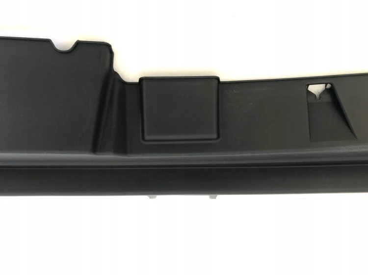 VW TOUAREG III OSŁONA PROGU BAGAŻNIKA 760863459A