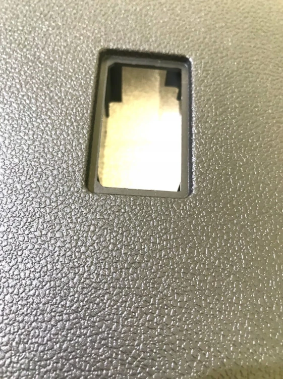 ZAŚLEPKA KONSOLI PRAWA VW T-ROC 2GA858248