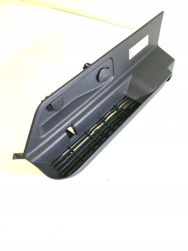 VW SCIROCCO BOCZEK BAGAŻNIKA 1K8867762B