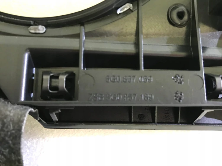 VW GOLF VII LIFT DEKOR LICZNIKA 5G0857189