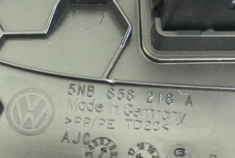 VW TIGUAN II ZAŚLEPKA KONSOLI PRAWA AIR BAG
