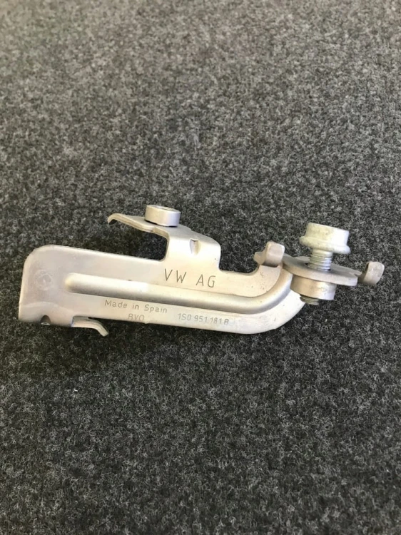 VW AUDI SKODA SEAT 1S0951181B UCHWYT KLAKSON 1S0