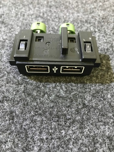 VW SKODA SEAT GNIAZDA WYJŚCIA 2 X USB 2GA863324B