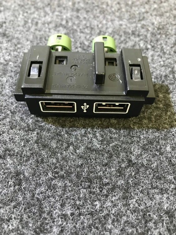 VW SKODA SEAT GNIAZDA WYJŚCIA 2 X USB 2GA863324B
