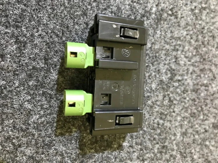 VW SKODA SEAT GNIAZDA WYJŚCIA 2 X USB 2GA863324B