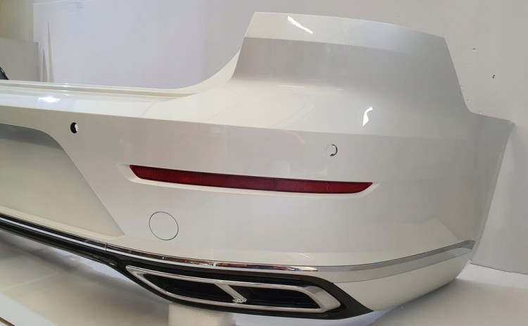 VW ARTEON R-LINE 3G8807421 ZDERZAK 4PDC TYŁ TYLNY L0K1