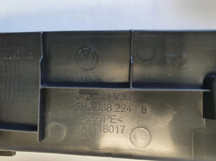 VW GOLF 8 NAKŁADKA PRAWA NA SŁUPEK A 5H0868224B
