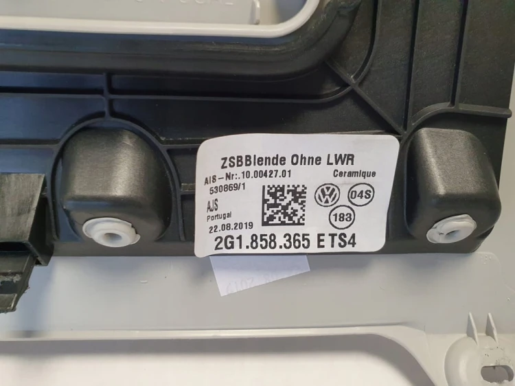 VW POLO VI KLAPKA OSŁONA DESKI KONSOLI 2G1858365E