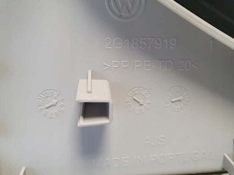 VW POLO VI KLAPKA OSŁONA DESKI KONSOLI 2G1858365E