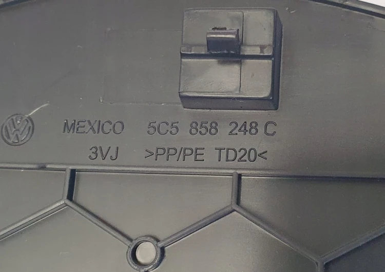 ZAŚLEPKA KONSOLI PRAWA VW BEETLE 5C 5C5858248C