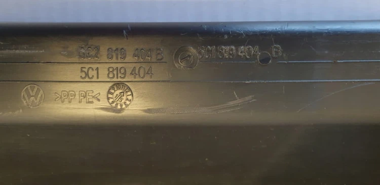 VW BEETLE PODSZYBIE PRAWE 5C1819404 B