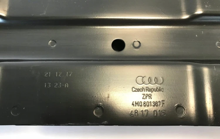 VW TOUAREG III AUDI Q7 BELKA WSPORNIK 4M0801387F