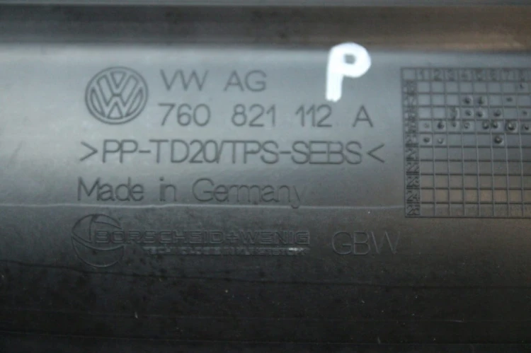 WYGŁUSZENIE BŁOTNIKA PRAWY PRZÓD VOLKSWAGEN TOUAREG III 760821112A