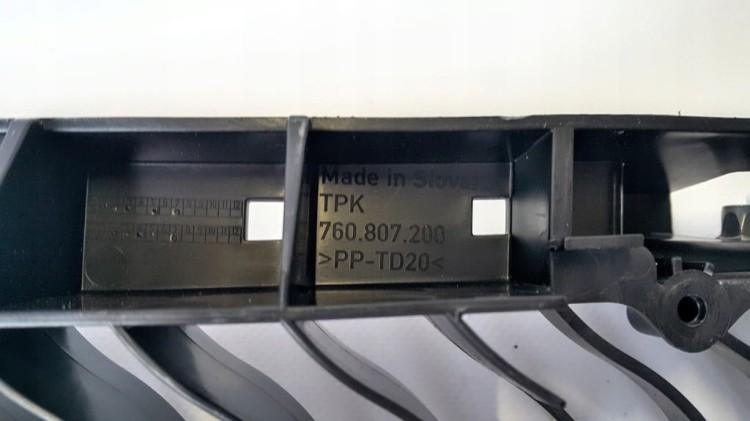VW TOUAREG III 760 ŚLIZG ZDERZAKA TYŁ 760807200
