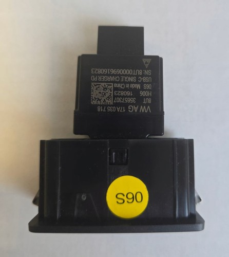 VW AUDI SKODA SEAT GANIAZDO USB-C GNIAZDO USB 17A035718 ID BUZZ TOUAREG