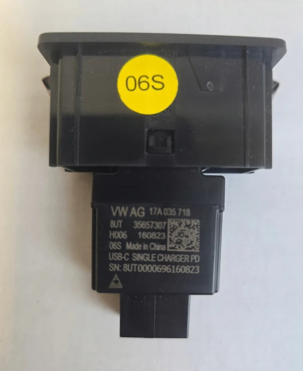 VW AUDI SKODA SEAT GANIAZDO USB-C GNIAZDO USB 17A035718 ID BUZZ TOUAREG