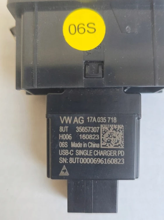 VW AUDI SKODA SEAT GANIAZDO USB-C GNIAZDO USB 17A035718 ID BUZZ TOUAREG