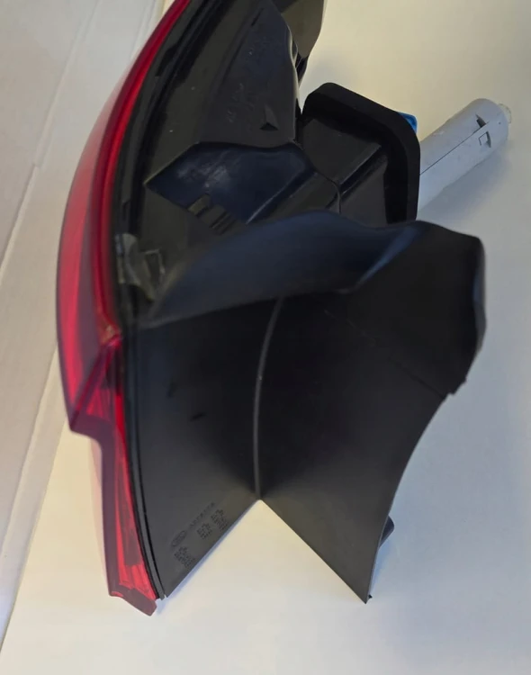 TOUAREG III R-LINE LAMPA TYŁ LEWA LED 760945207