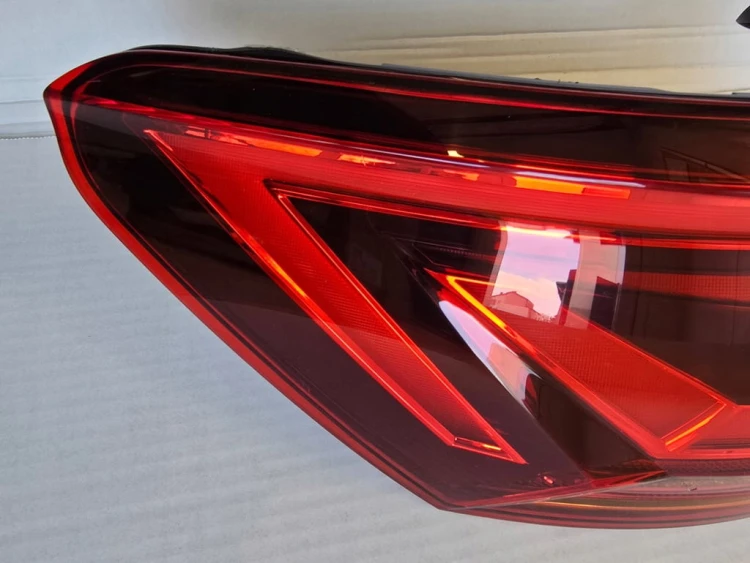 TOUAREG III R-LINE LAMPA TYŁ LEWA LED 760945207