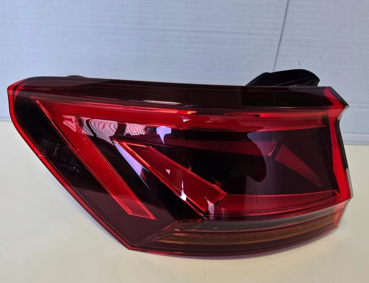 TOUAREG III R-LINE LAMPA TYŁ LEWA LED 760945207