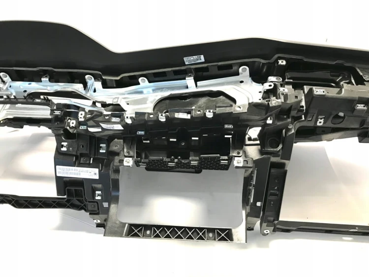 TOUAREG III 3 DESKA KONSOLA KOKPIT ROZDZIELCZA CZARNA HEAD-UP 761857003F