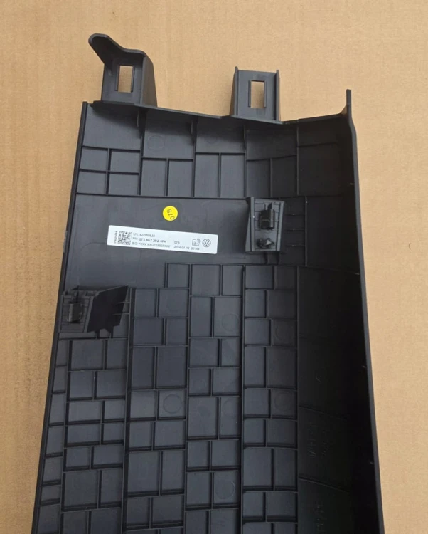 VW ID BUZZ CARGO POSZYCIE SŁAUPKA ŚROKOWEGO DÓŁ PASY PRAWA 1T5867292
