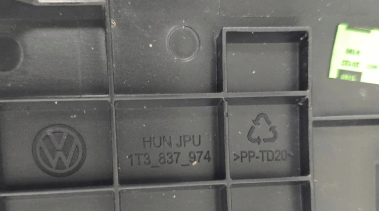 VW ID BUZZ TRÓJKĄT ZAŚLEPKA LUSTERKA PRAWA 1T3837974