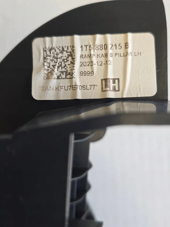 VW ID BUZZ CARGO RAMPA KAB SŁUPEK LEWY 1T5880215B