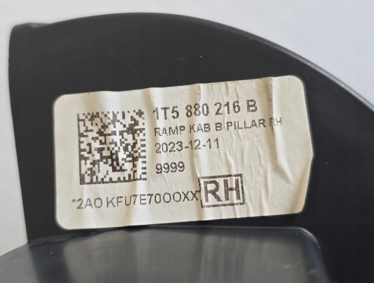 VW ID BUZZ CARGO RAMPA KAB SŁUPEK PRAWY 1T5880216B