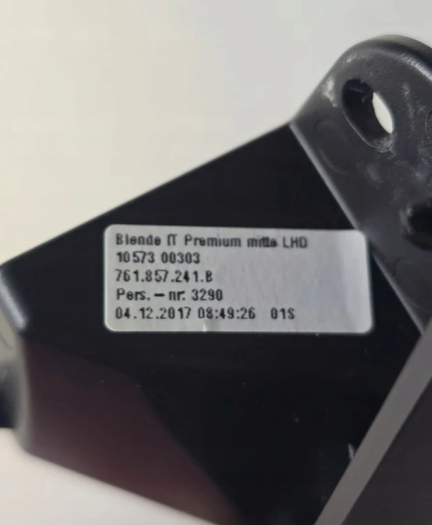 BLENDA LHD DEKOR LISTWA LICZNIKA ZEGARÓW VW TOUAREG III 7RC 761857241B