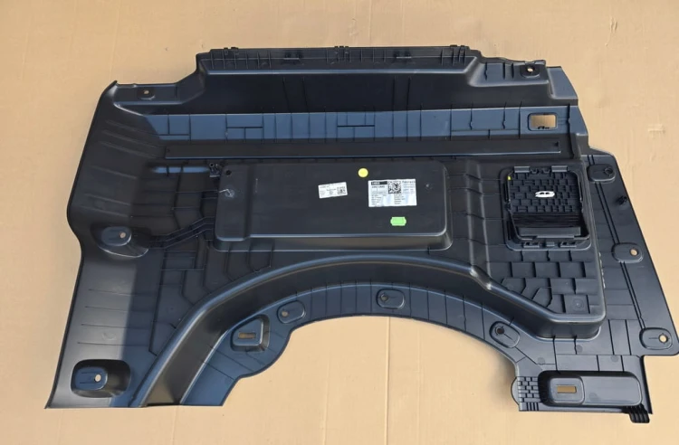 VW ID BUZZ CARGO Tapicerka boczek bagażnika lewy 1T5867035