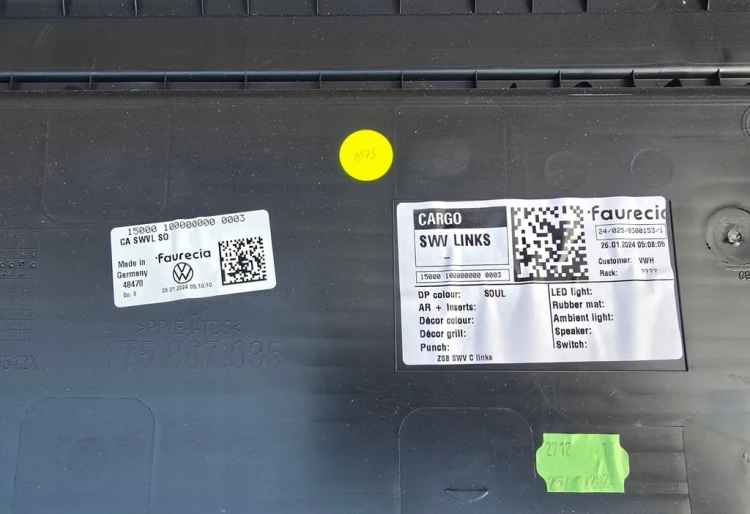 VW ID BUZZ CARGO Tapicerka boczek bagażnika lewy 1T5867035