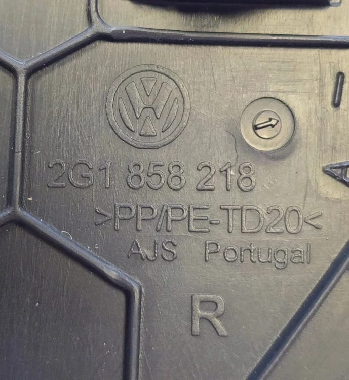 VW POLO VI ZAŚLEPKA DESKI KONSOLI PRAWA 2G1858218