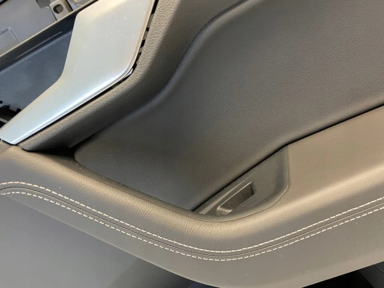 VW TOUAREG III R-LINE TAPICERKA BOCZEK DRZWI PRAWY TYŁ 760867212J SKÓRA
