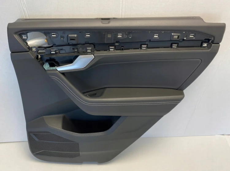 VW TOUAREG III R-LINE TAPICERKA BOCZEK DRZWI PRAWY TYŁ 760867212J SKÓRA