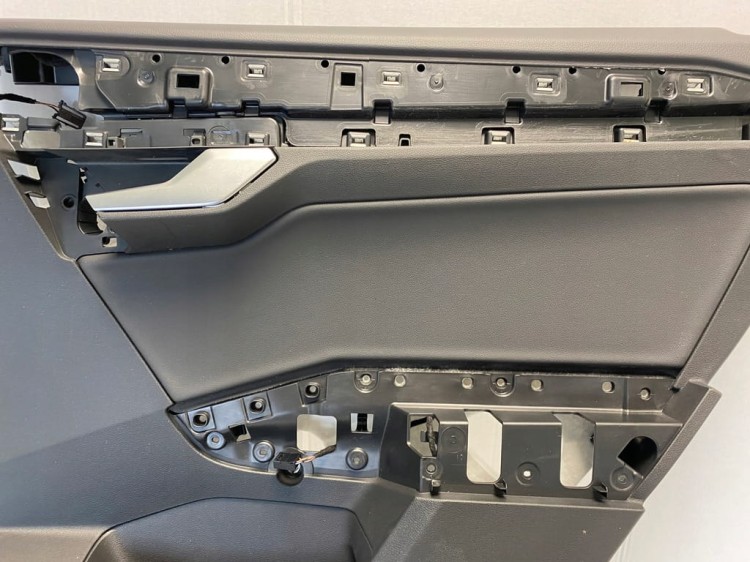 VW TOUAREG III R-LINE TAPICERKA BOCZEK DRZWI PRAWY TYŁ 760867212G SKÓRA