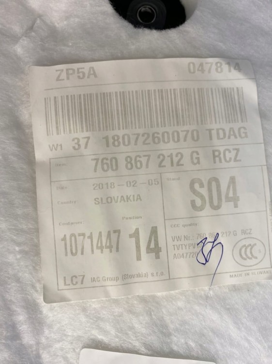VW TOUAREG III R-LINE TAPICERKA BOCZEK DRZWI PRAWY TYŁ 760867212G SKÓRA