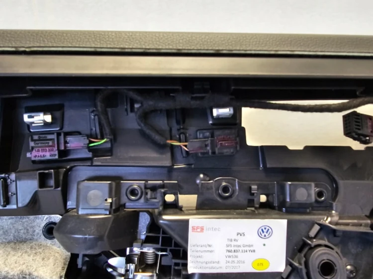 VW TOUAREG III R-LINE TAPICERKA BOCZEK DRZWI PRAWY PRZÓD 761867012J SKÓRA
