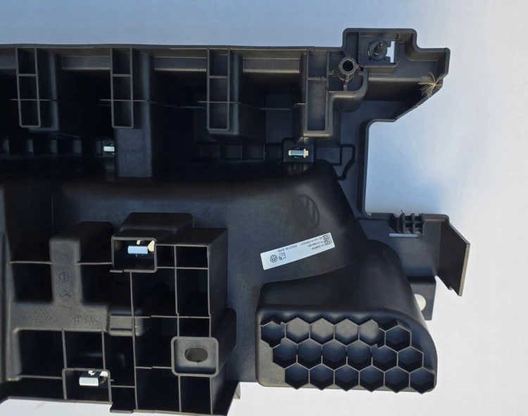 VW ID BUZZ CARGO ŚLIZG PODSTOPNIA MOCOWANIE LEWE VW ID BUZZ CARGO 1T5864293