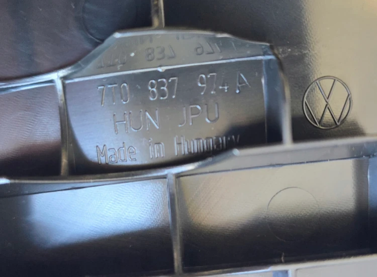 Zaślepka trójkąt lusterka prawa przód VW Multivan T7 7T0837974A oryginał