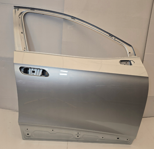 Drzwi prawe przednie VW ID.4 srebrny Scale Metallic LC7A 11A831312 oryginał