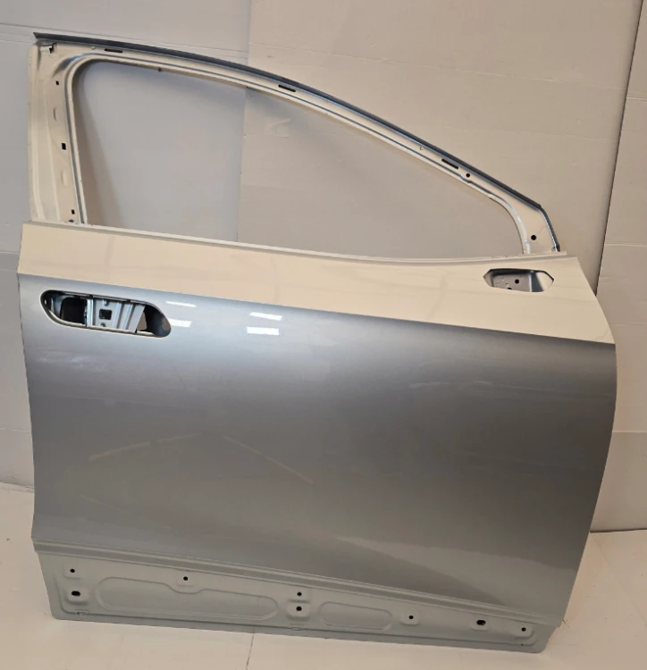 Drzwi prawe przednie VW ID.4 srebrny Scale Metallic LC7A 11A831312 oryginał
