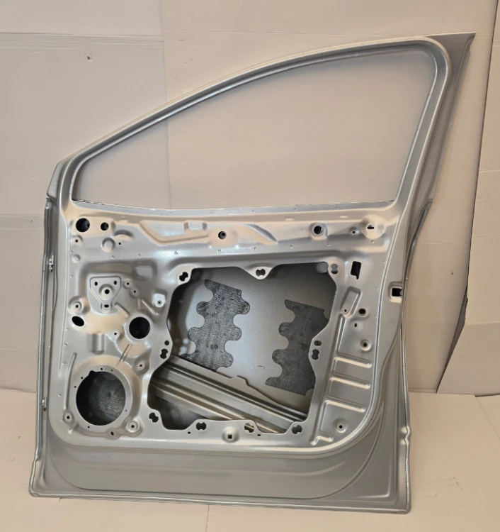 Drzwi prawe przednie VW ID.4 srebrny Scale Metallic LC7A 11A831312 oryginał